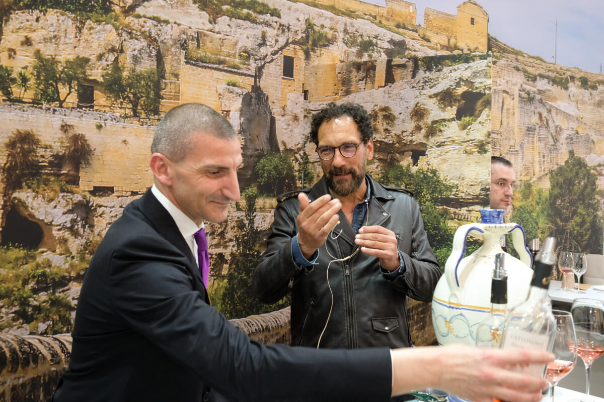 Successo della Puglia al Vinitaly, Decaro: «Un racconto condiviso di identità e qualità» – FOTO e VIDEO