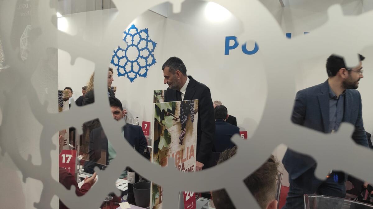 Successo della Puglia al Vinitaly, Decaro: «Un racconto condiviso di identità e qualità» – FOTO e VIDEO
