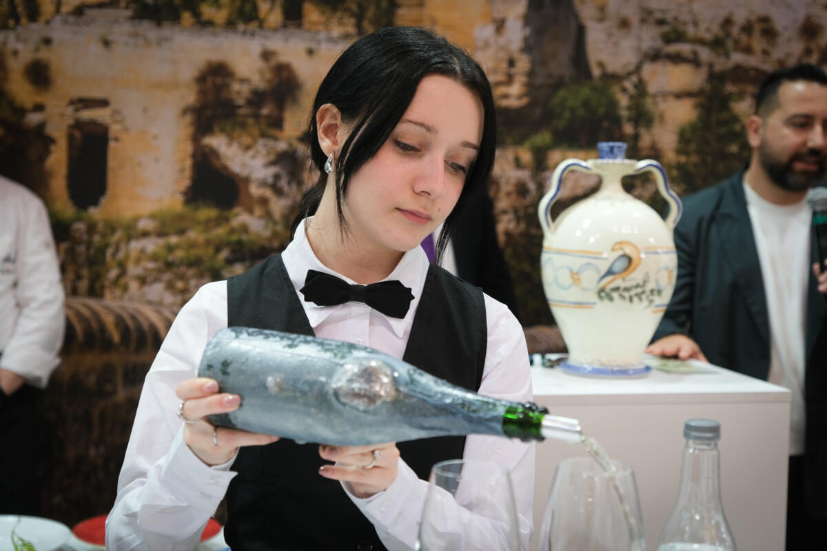 Successo della Puglia al Vinitaly, Decaro: «Un racconto condiviso di identità e qualità» – FOTO e VIDEO