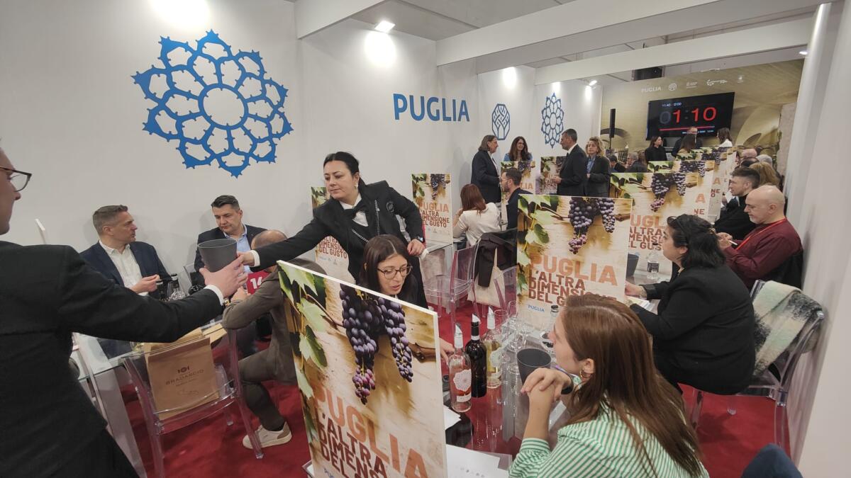 Successo della Puglia al Vinitaly, Decaro: «Un racconto condiviso di identità e qualità» – FOTO e VIDEO