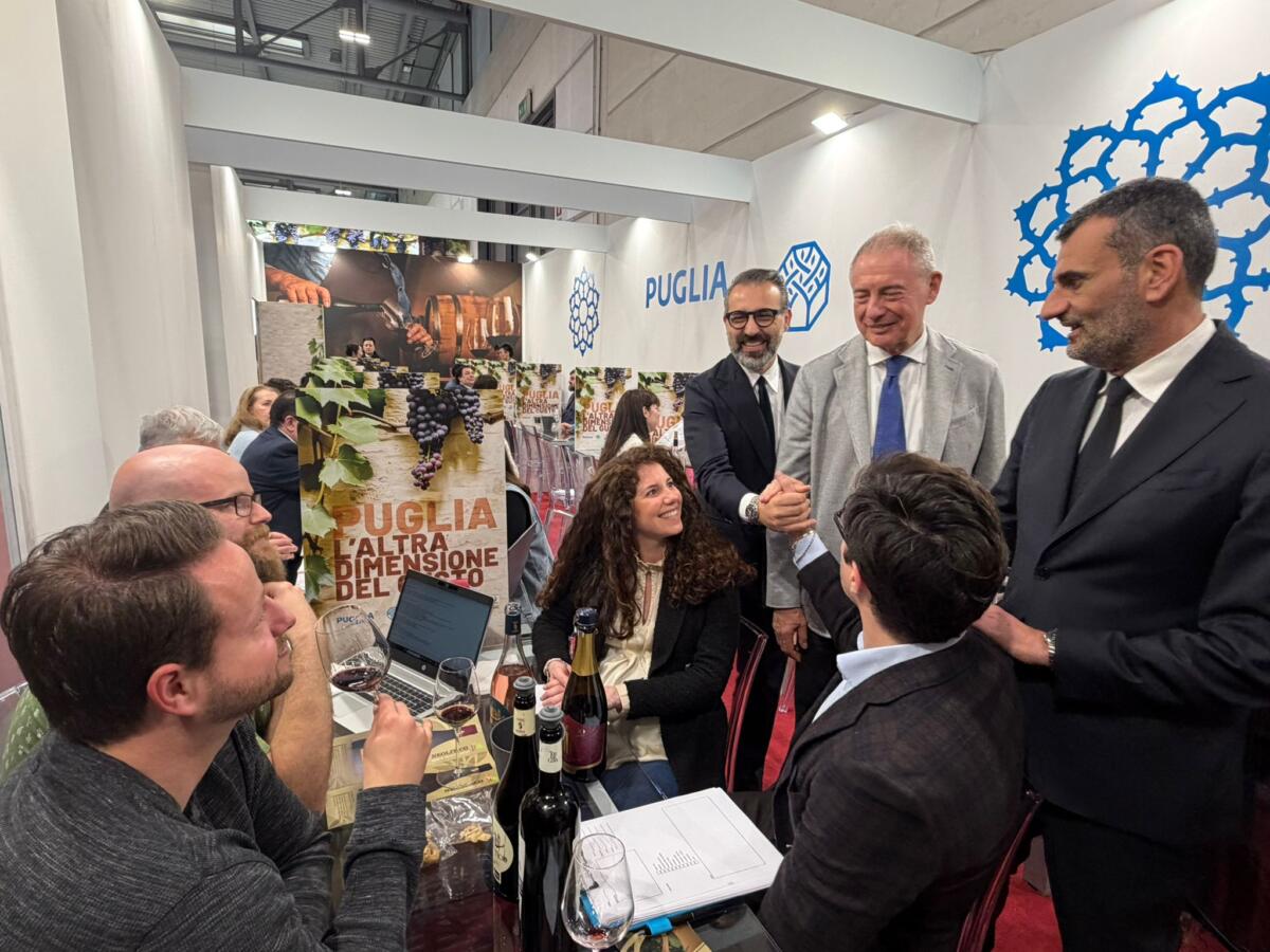 Successo della Puglia al Vinitaly, Decaro: «Un racconto condiviso di identità e qualità» – FOTO e VIDEO
