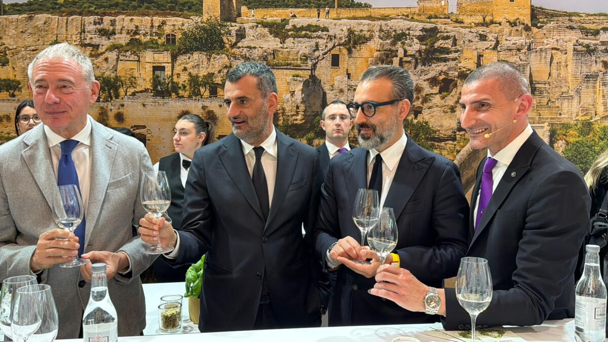 Successo della Puglia al Vinitaly, Decaro: «Un racconto condiviso di identità e qualità» – FOTO e VIDEO