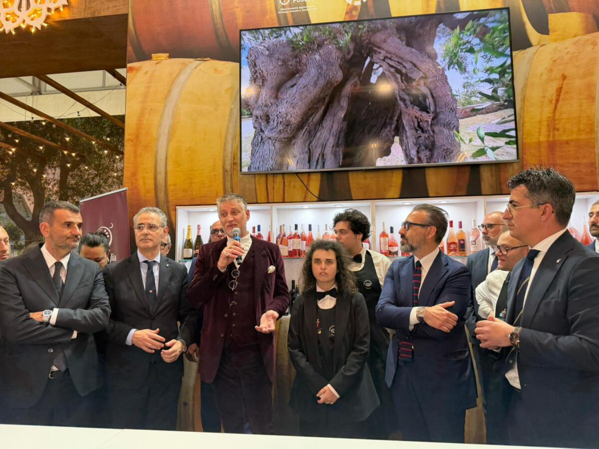 Successo della Puglia al Vinitaly, Decaro: «Un racconto condiviso di identità e qualità» – FOTO e VIDEO
