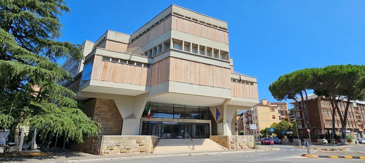 Galleria foto 'Esposto all’amianto per 30 anni, finanziere risarcito per 390mila euro: aveva lavorato anche a Taranto' - foto 1
