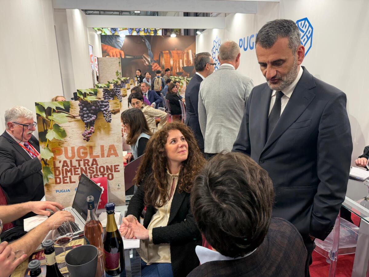 Vinitaly, Decaro: «Vetrina importante per i produttori pugliesi, testimonial della nostra storia» – VIDEO Vinitaly, Decaro: «Vetrina importante per i produttori pugliesi, testimonial della nostra storia» – VIDEO
