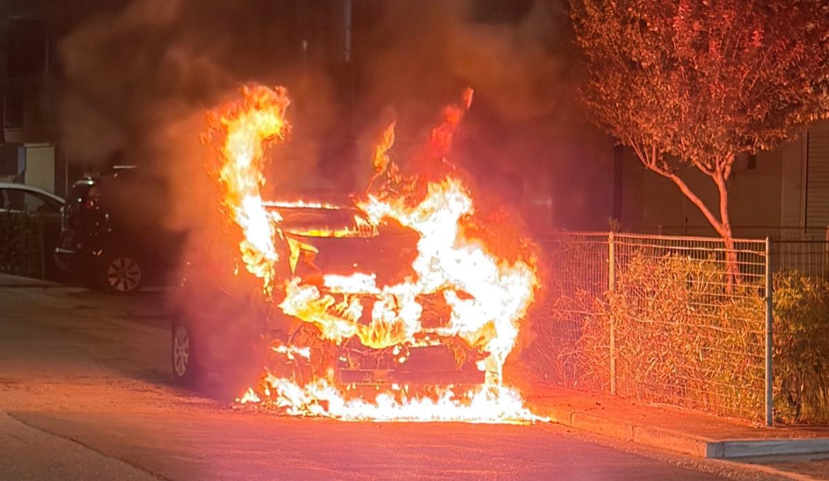 Elezioni provinciali nella Bat, fiamme sul voto: a fuoco l’auto della moglie del presidente Lodispoto Elezioni provinciali nella Bat, fiamme sul voto: a fuoco l’auto della moglie del presidente Lodispoto
