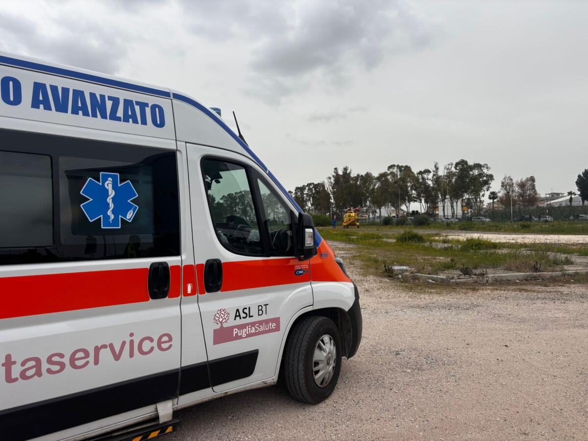 Margherita di Savoia, cassoni precipitano per il forte vento e travolgono un operaio: grave un 60enne Margherita di Savoia, cassoni precipitano per il forte vento e travolgono un operaio: grave un 60enne