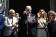 25 aprile, a Genova fischiato il presidente della Liguria: Salis prova a intervenire ma Bucci rifiuta e prosegue – VIDEO