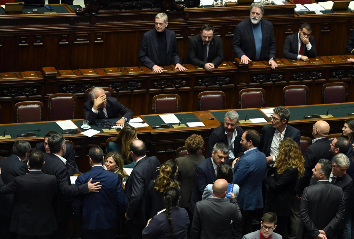 Galleria foto 'Il decreto Sicurezza va avanti alla Camera, bufera sulla corruzione. La norma sui rimpatri sarà modificata' - foto 1