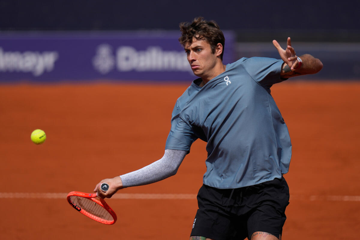 Galleria foto 'Tennis, Cobolli vola in finale a Monaco: Zverev battuto 6-3 6-3' - foto 1