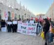 «Bari non ha paura delle mafie»: studenti in piazza dopo gli agguati. Il sindaco Leccese: «Riprendiamoci la città»