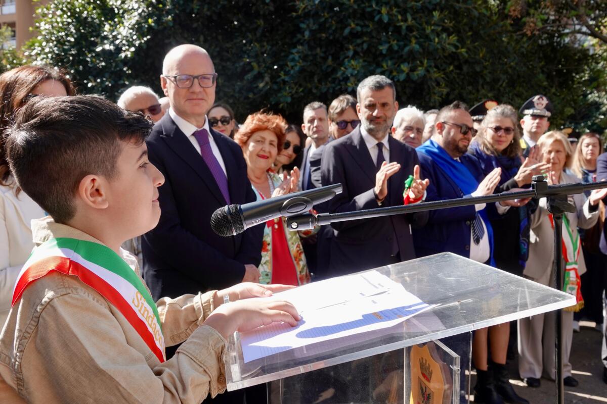 Galleria foto 'Festa della Liberazione, Decaro a Lecce: «Custodiamo la memoria per trasformarla in un’idea di futuro» – VIDEO' - foto 1