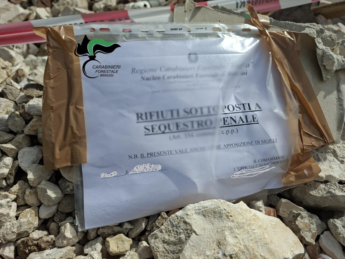 Tuturano, trasforma un terreno in discarica per rifiuti speciali: sequestrata l’area, denunciato il proprietario – FOTO Tuturano, trasforma un terreno in discarica per rifiuti speciali: sequestrata l’area, denunciato il proprietario – FOTO