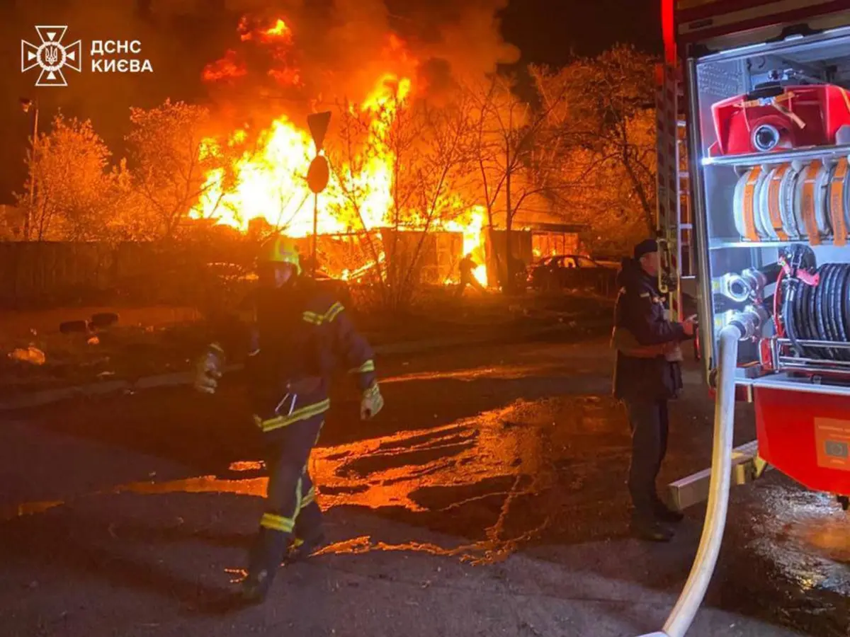 Missili e droni russi sull’Ucraina: 15 morti, tra loro un 12enne. Kiev e altre città sotto attacco Missili e droni russi sull’Ucraina: 15 morti, tra loro un 12enne. Kiev e altre città sotto attacco