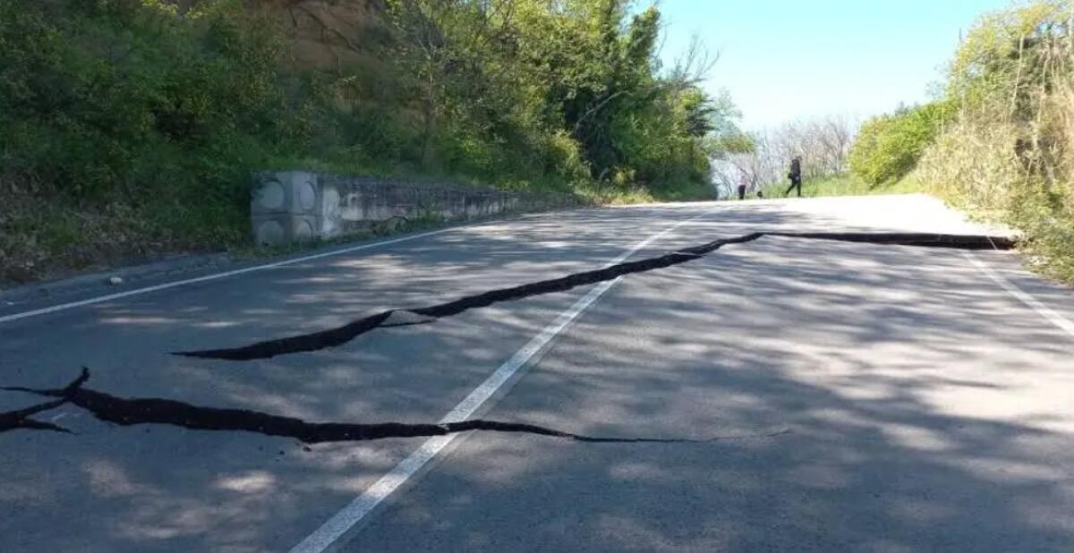 Molise, la frana di Petacciato paralizza l’Adriatica: centinaia di passeggeri bloccati a Termoli Molise, la frana di Petacciato paralizza l’Adriatica: centinaia di passeggeri bloccati a Termoli