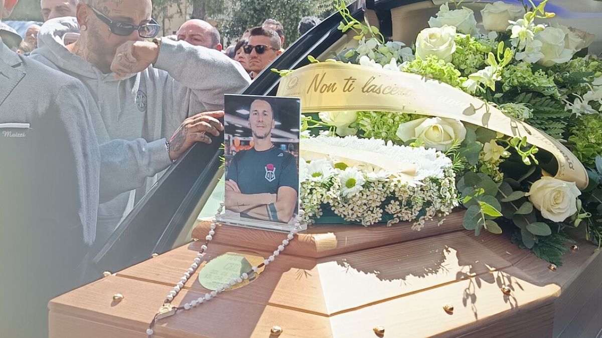 Galleria foto 'L’ultimo saluto ad Annibale Carta, il personal trainer ucciso a Foggia. Il vescovo alla città: «Ribellati alla violenza»' - foto 1