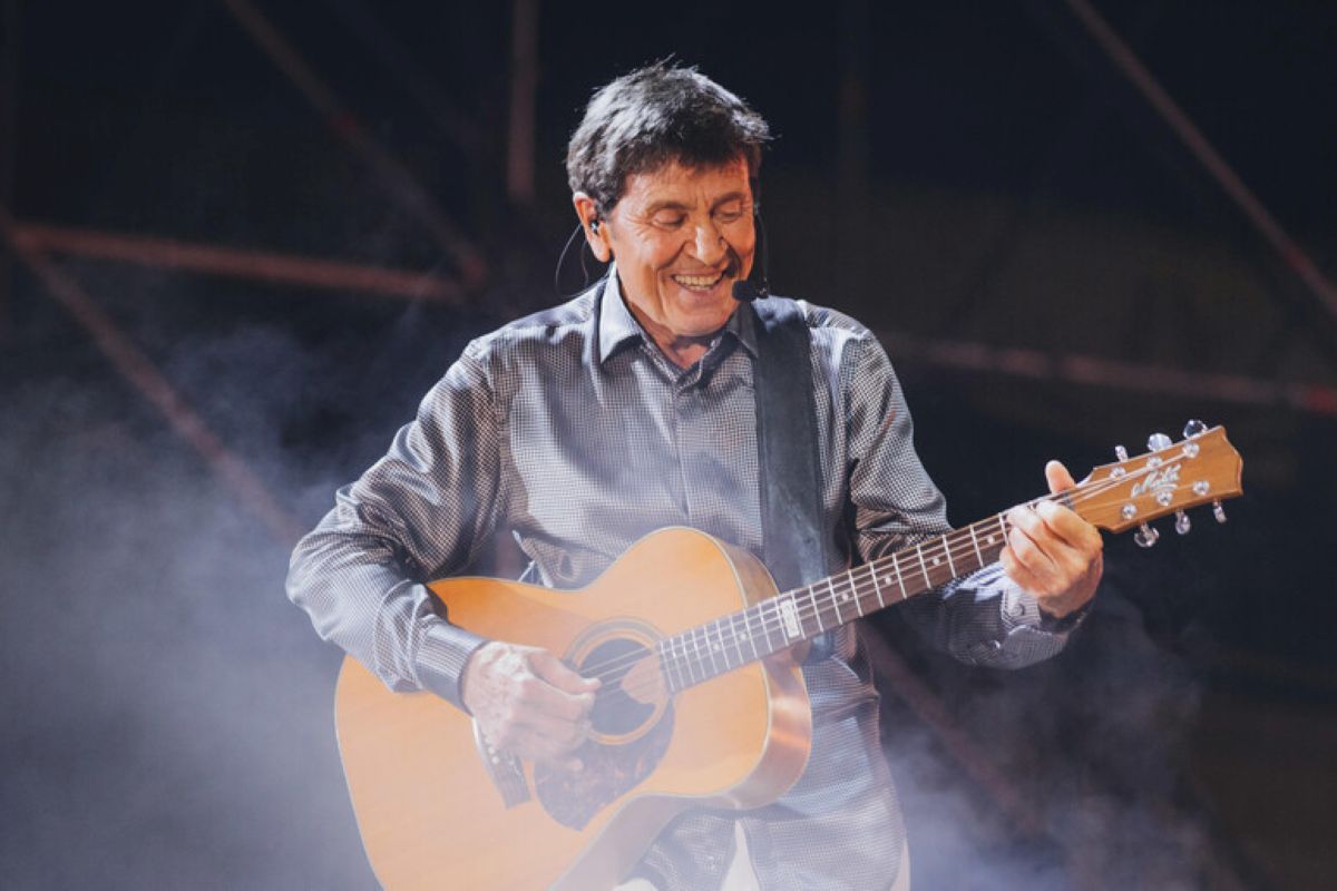 Galleria foto '“C’era un ragazzo”, Gianni Morandi annuncia le date del tour estivo: due tappe anche in Puglia' - foto 1