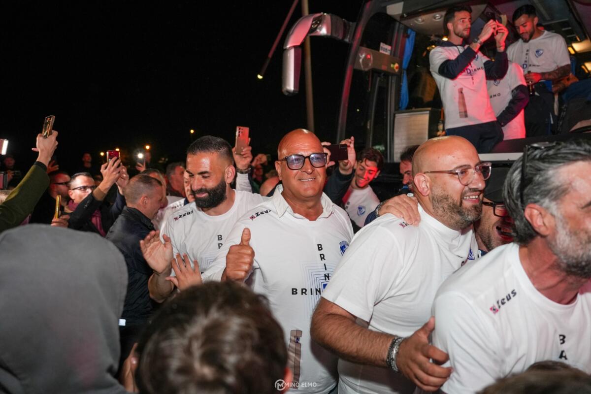 Eccellenza, aria di rivoluzione in casa Brindisi: il presidente Roma cede le sue quote a Dova Eccellenza, aria di rivoluzione in casa Brindisi: il presidente Roma cede le sue quote a Dova