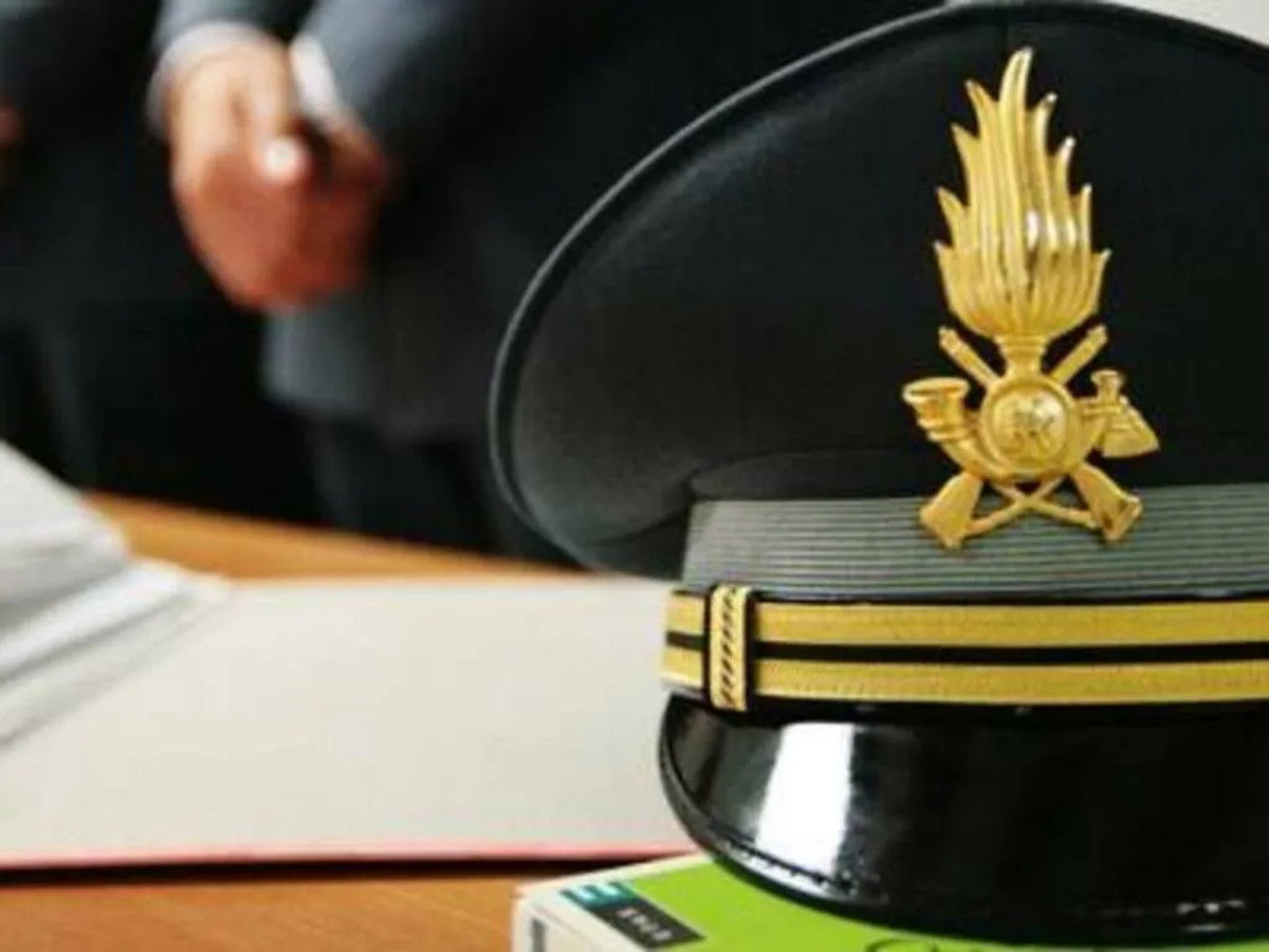 Bari, al tenente Genchi della Guardia di finanza il brevetto di promozione per “meriti eccezionali” Bari, al tenente Genchi della Guardia di finanza il brevetto di promozione per “meriti eccezionali”