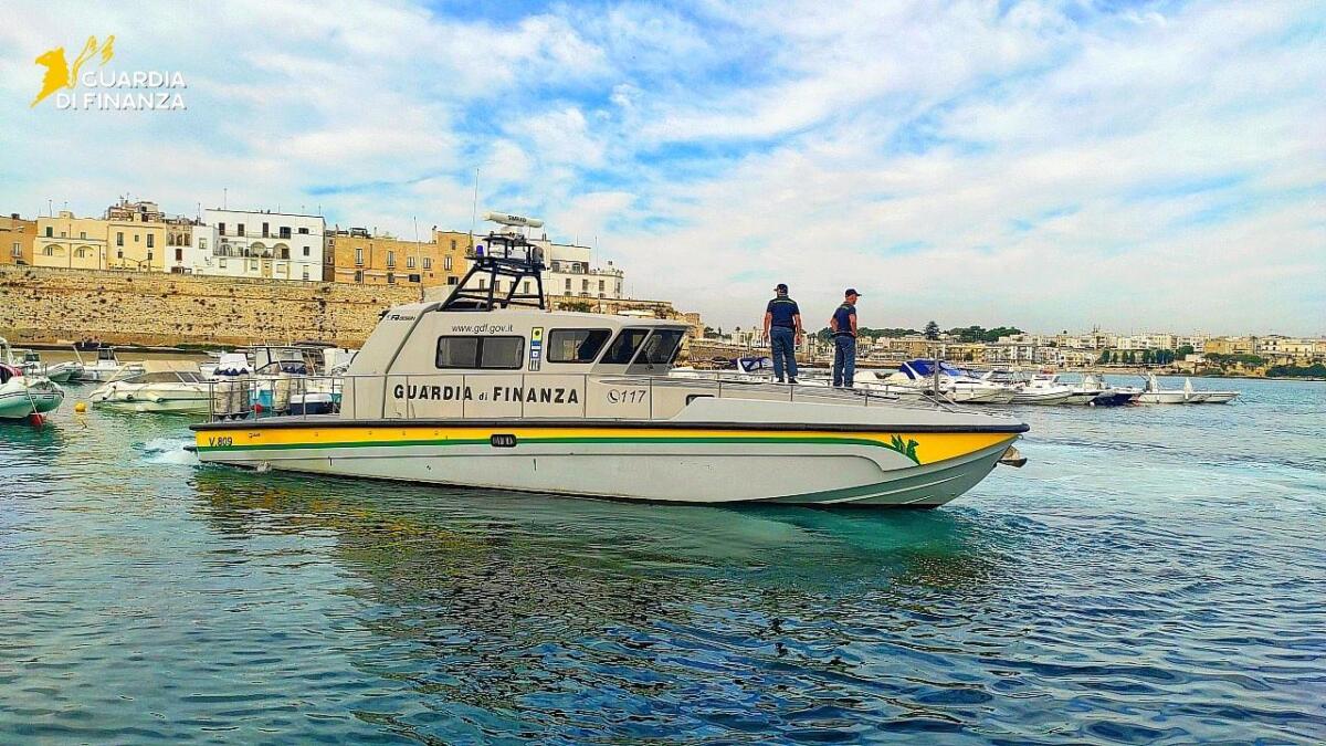 Galleria foto 'False dichiarazioni per ottenere posti barca nel porto di Otranto, scoperta la frode: 53 denunce – VIDEO' - foto 1