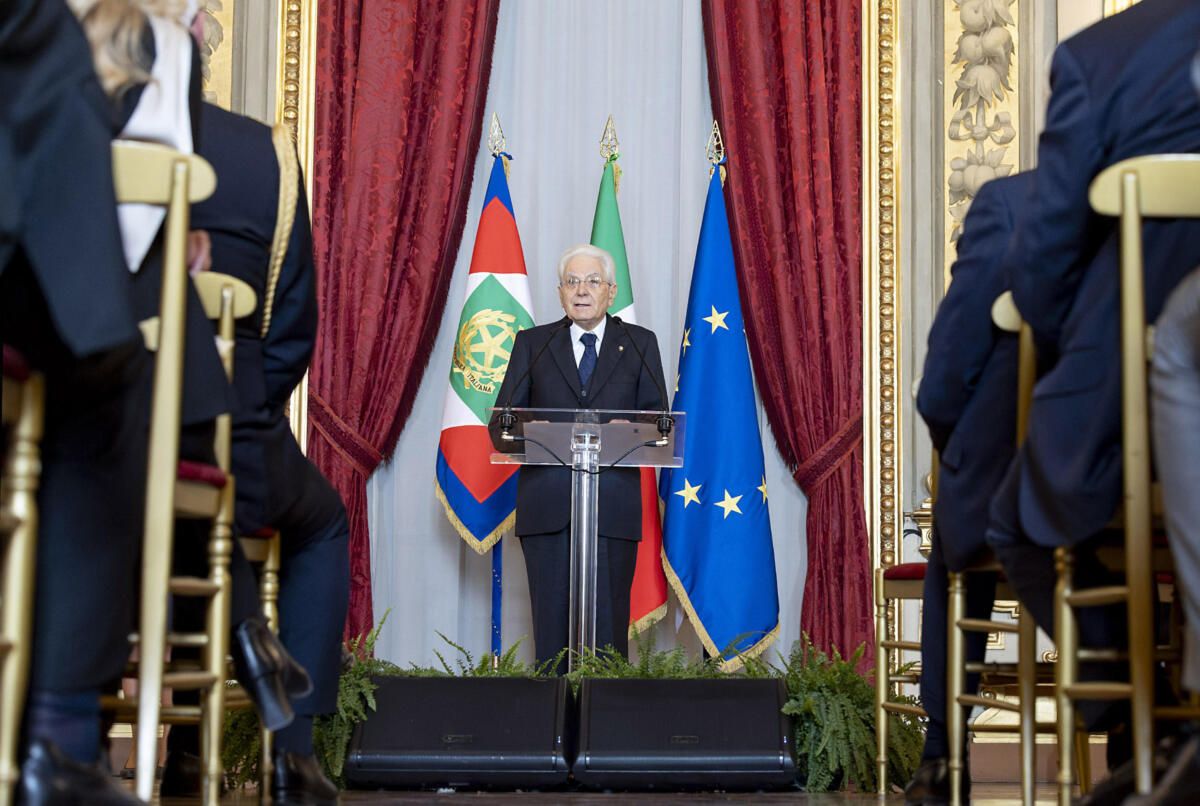 Galleria foto 'Il monito di Mattarella: «La legge del più forte è una barbarie». E sul 25 aprile: «Sia momento di coesione»' - foto 1