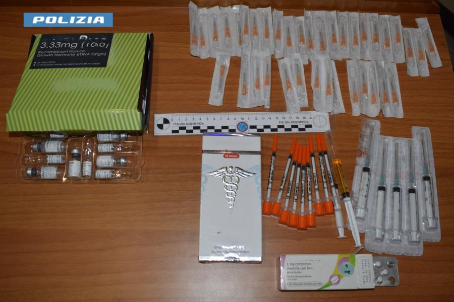 Galleria foto 'Nardò, Polizia cerca armi ma trova il “kit” illegale del bodybuilder: denunciato 39enne per possesso di anabolizzanti' - foto 1
