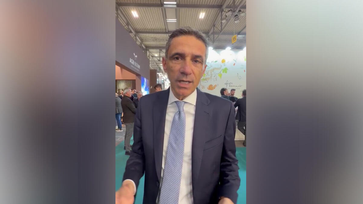 Vinitaly, l’assessore pugliese Pentassuglia: «Bere sano e buon cibo hanno impatti sulla salute» – VIDEO Vinitaly, l’assessore pugliese Pentassuglia: «Bere sano e buon cibo hanno impatti sulla salute» – VIDEO