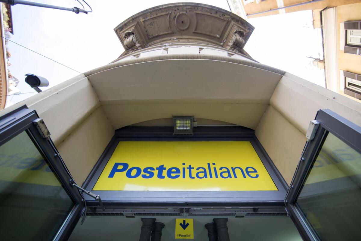 Galleria foto 'Poste, maxi multa da 12,5 milioni dal Garante della Privacy: «Dati monitorati illecitamente dalle App»' - foto 1