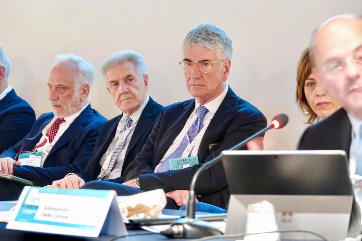 Lotta al cancro, l’oncologo Surico premiato a Bari: «La rete oncologica pugliese è realtà» – FOTO