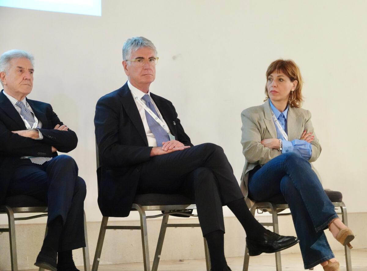 Lotta al cancro, l’oncologo Surico premiato a Bari: «La rete oncologica pugliese è realtà» – FOTO