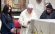 Un mese dalla morte di Enrica Bonaccorti, a Bari una preghiera con la figlia Verdiana e Renato Zero – VIDEO
