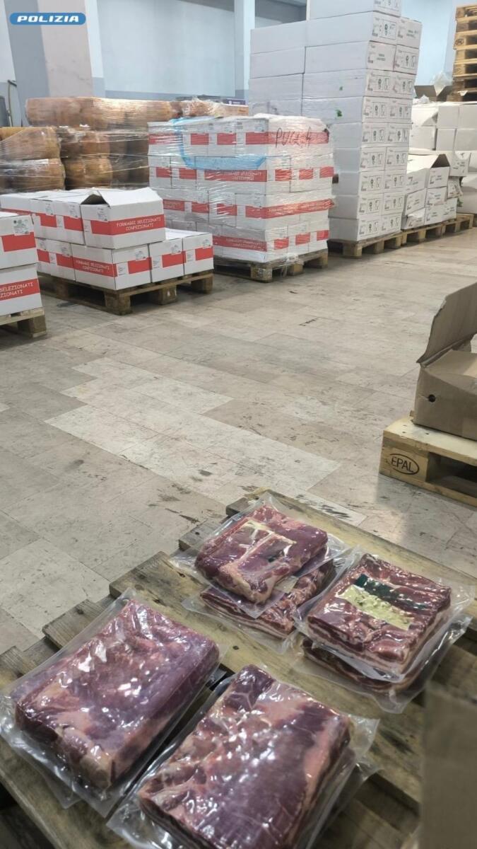 Galleria foto 'Assalto a un tir carico di salumi e formaggi nella Bat, 4 arresti: rubarono merce per 80mila euro – FOTO' - foto 1