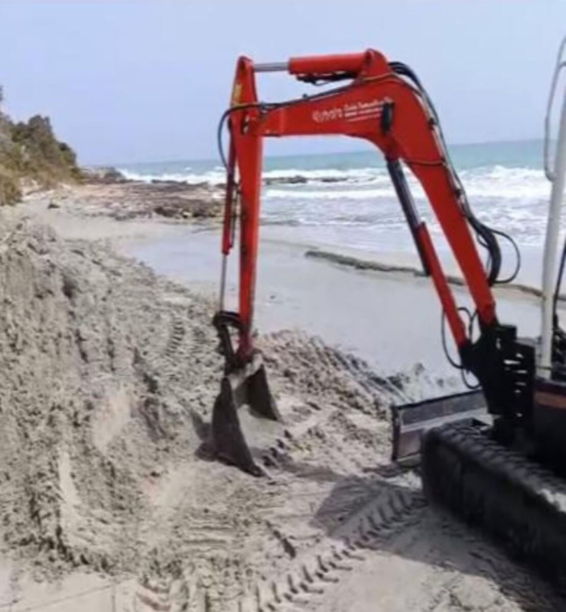 Otranto, scavi abusivi e corsi d’acqua deviati nell’area dei laghi Alimini: scatta il sequestro – FOTO