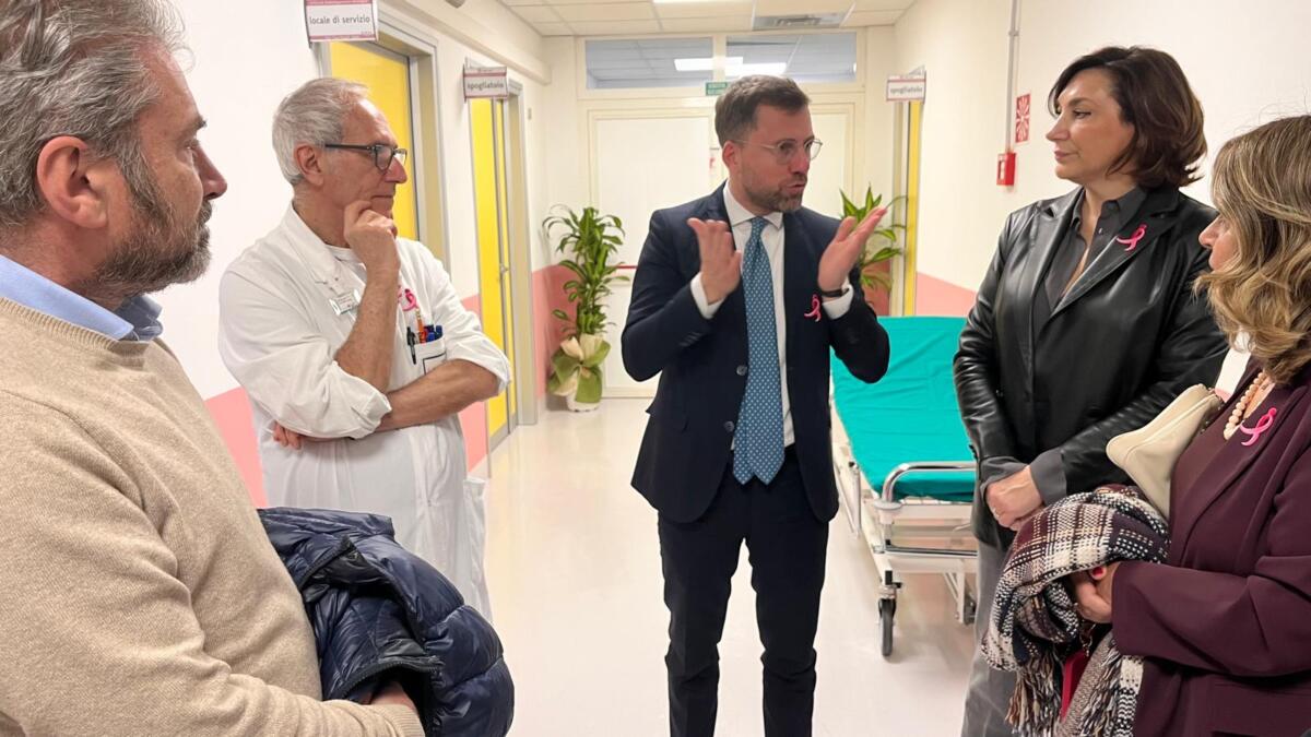 Bari, una nuova sala d’attesa nella Senologia del San Paolo: realizzata in collaborazione con Komen Puglia – FOTO