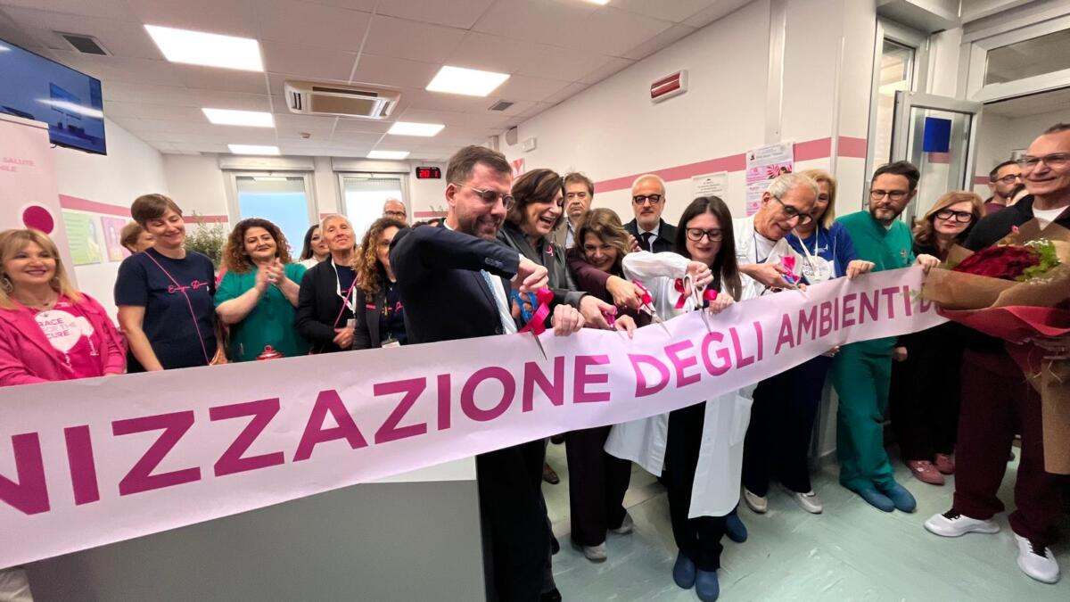 Bari, una nuova sala d’attesa nella Senologia del San Paolo: realizzata in collaborazione con Komen Puglia – FOTO