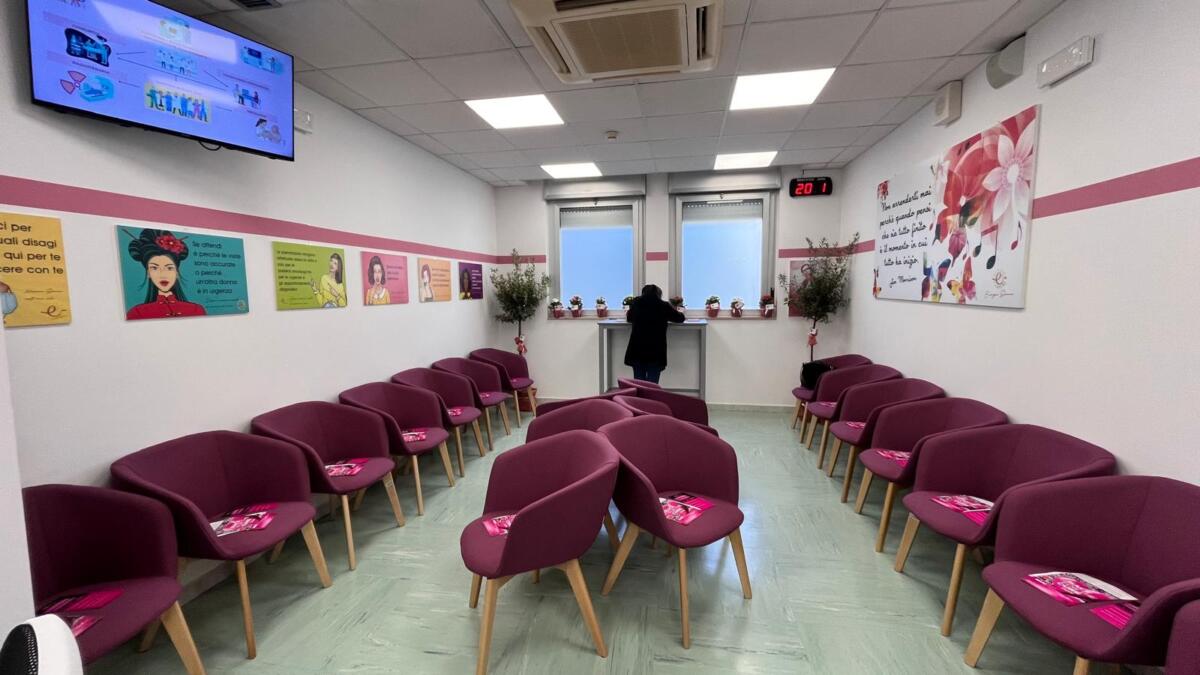 Bari, una nuova sala d’attesa nella Senologia del San Paolo: realizzata in collaborazione con Komen Puglia – FOTO