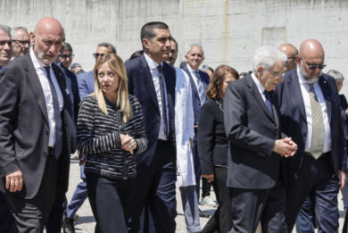 Auto sui passanti a Modena, Mattarella e Meloni visitano i feriti: l’incontro con l'”eroe” Luca Signorelli