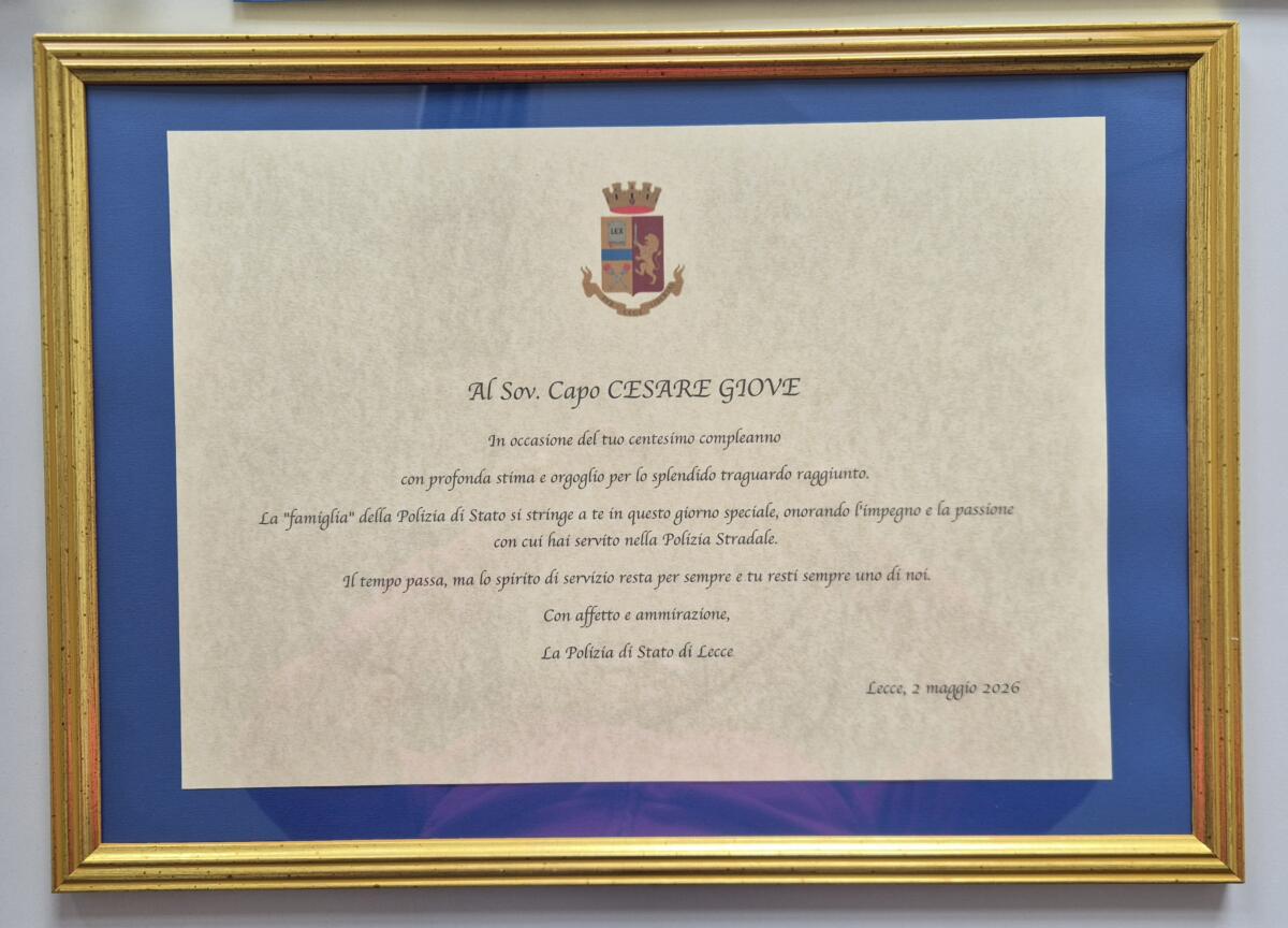 Galleria foto 'Lecce, la Polizia di Stato festeggia il secolo dell’ex agente Cesare Giove: il regalo del Questore Lionetti – FOTO' - foto 1