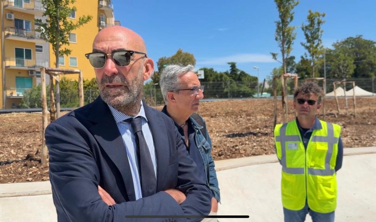 Bari, l’ex Fibronit diventa il “Parco della Rinascita”. Leccese: «Opere al 90%, piantati i primi 400 alberi» – VIDEO