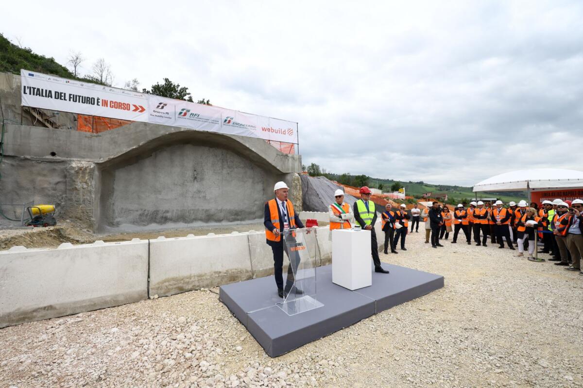 Galleria foto 'Alta Velocità Napoli-Bari, cade l’ultimo diaframma della galleria Rocchetta. Rfi: «Linea pronta nel 2029» – FOTO' - foto 6