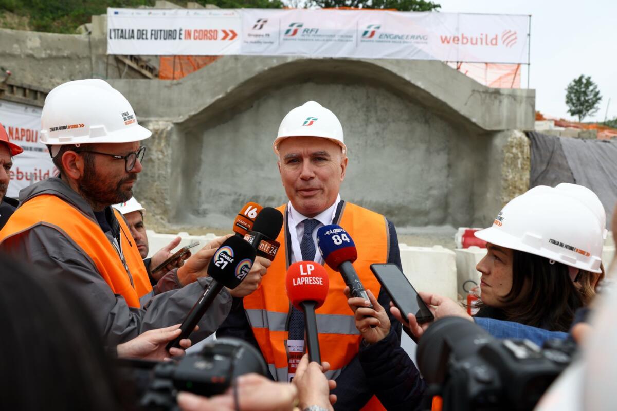 Galleria foto 'Alta Velocità Napoli-Bari, cade l’ultimo diaframma della galleria Rocchetta. Rfi: «Linea pronta nel 2029» – FOTO' - foto 2