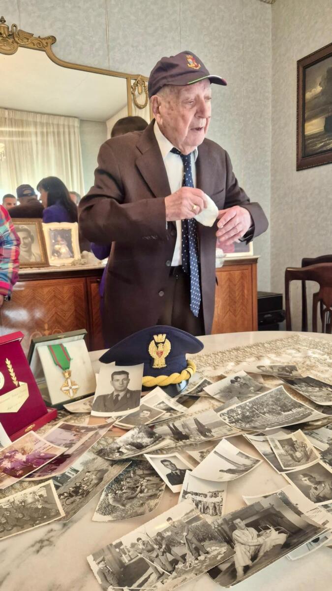 Galleria foto 'Lecce, la Polizia di Stato festeggia il secolo dell’ex agente Cesare Giove: il regalo del Questore Lionetti – FOTO' - foto 3