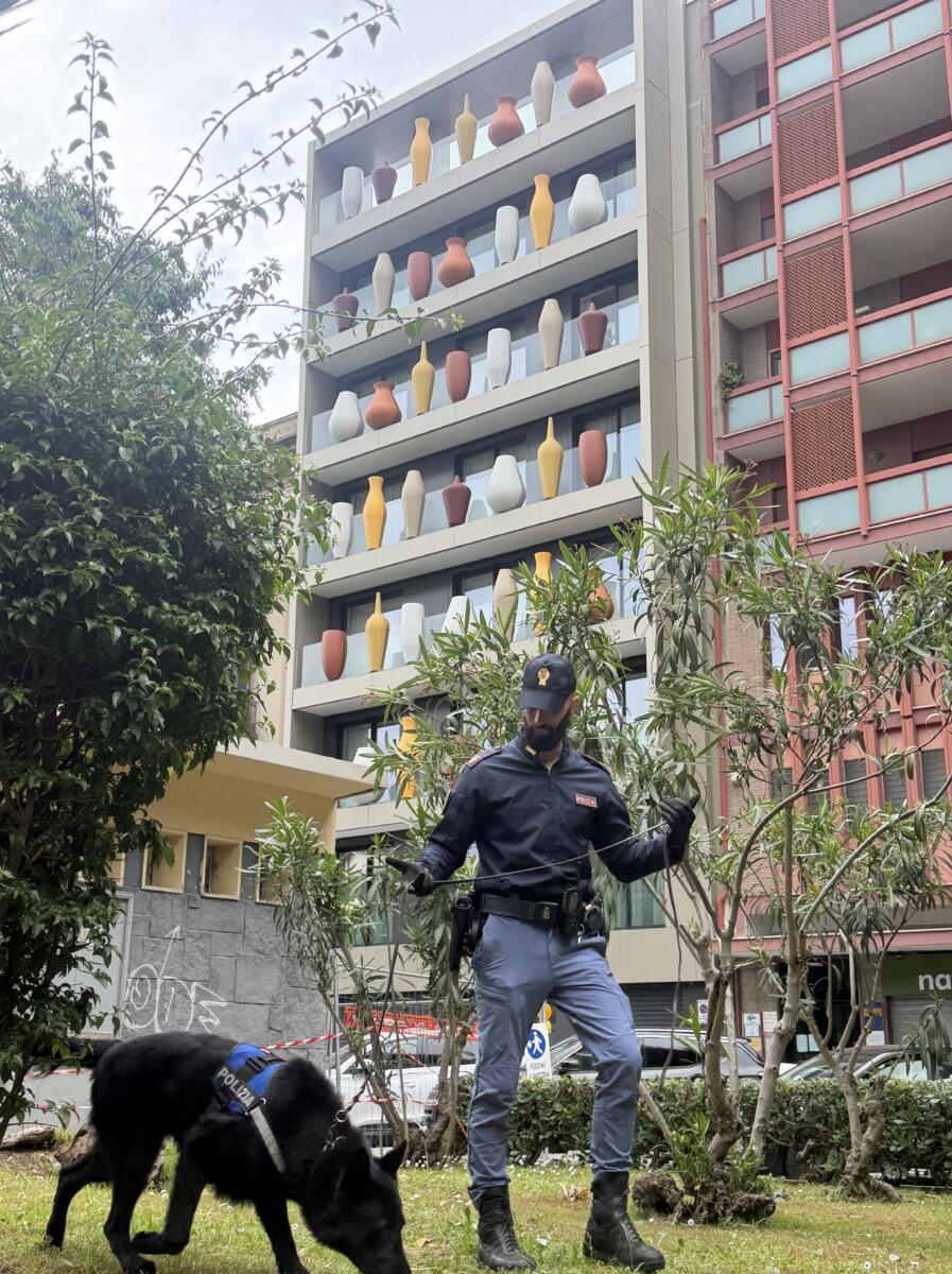 Maxi-blitz a Bari: 5 arresti, 4 espulsioni e 200 identificati tra piazza Umberto e piazza Moro