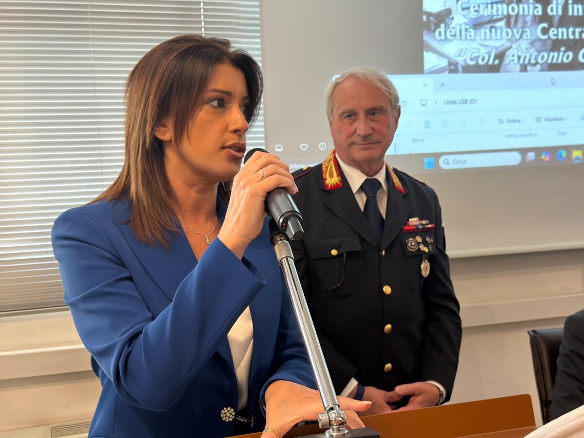 Bari più controllata e sicura: inaugurata la nuova sala operativa in via Aquilino della Polizia Locale – VIDEO Bari più controllata e sicura: inaugurata la nuova sala operativa in via Aquilino della Polizia Locale – VIDEO