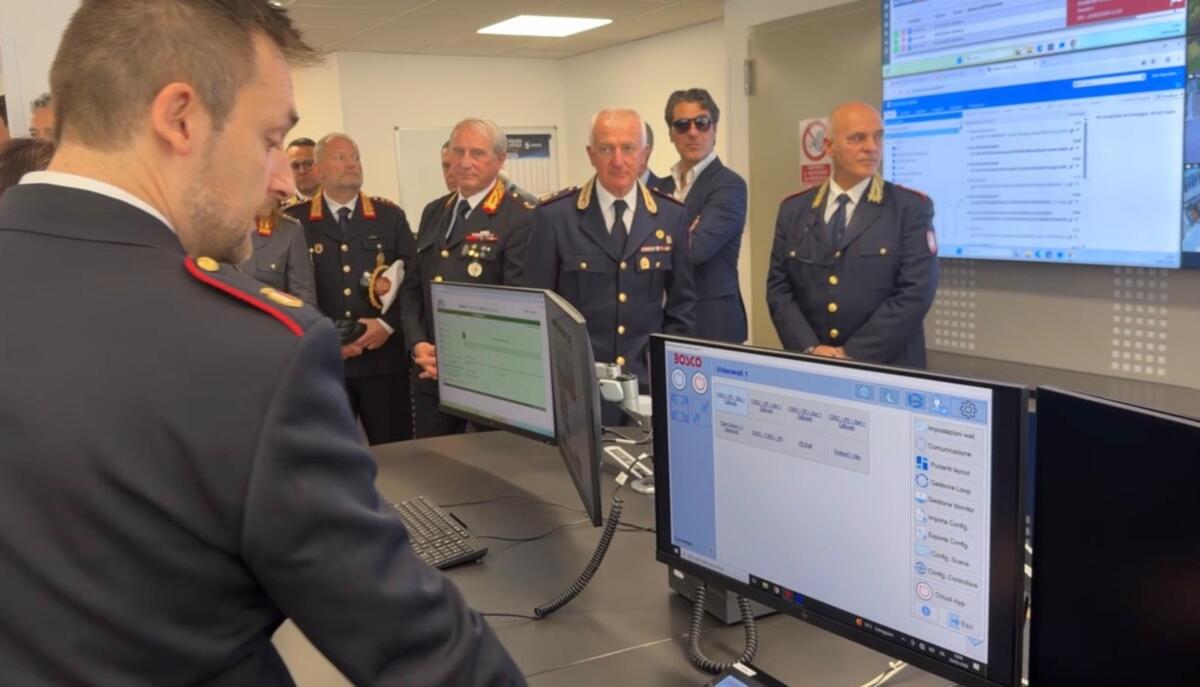 Bari più controllata e sicura: inaugurata la nuova sala operativa in via Aquilino della Polizia Locale – VIDEO Bari più controllata e sicura: inaugurata la nuova sala operativa in via Aquilino della Polizia Locale – VIDEO