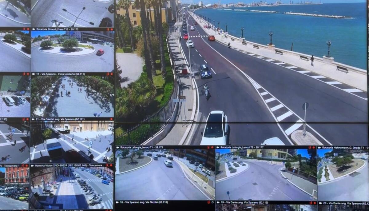 Bari più controllata e sicura: inaugurata la nuova sala operativa in via Aquilino della Polizia Locale – VIDEO Bari più controllata e sicura: inaugurata la nuova sala operativa in via Aquilino della Polizia Locale – VIDEO