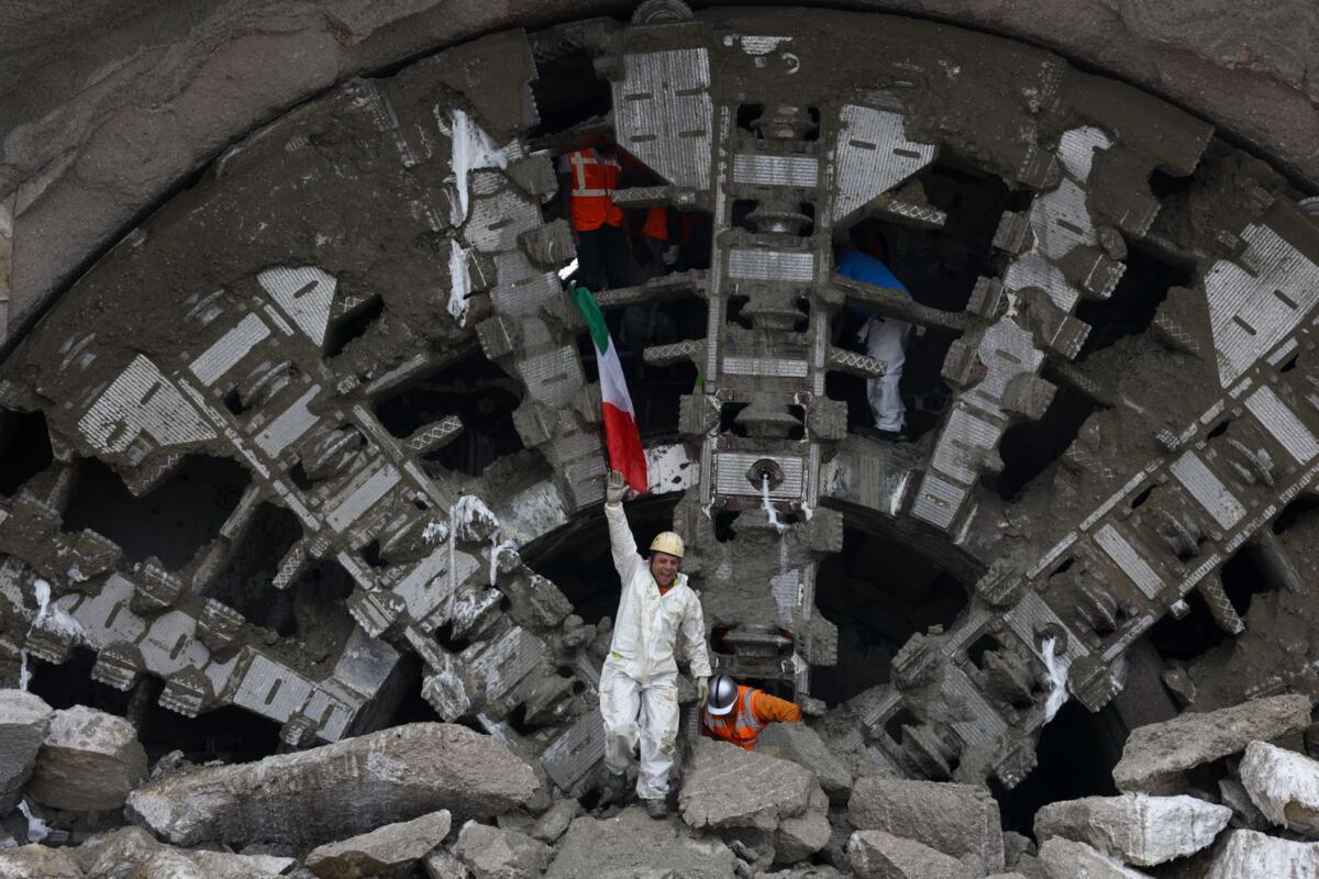 Galleria foto 'Alta Velocità Napoli-Bari, cade l’ultimo diaframma della galleria Rocchetta. Rfi: «Linea pronta nel 2029» – FOTO' - foto 7