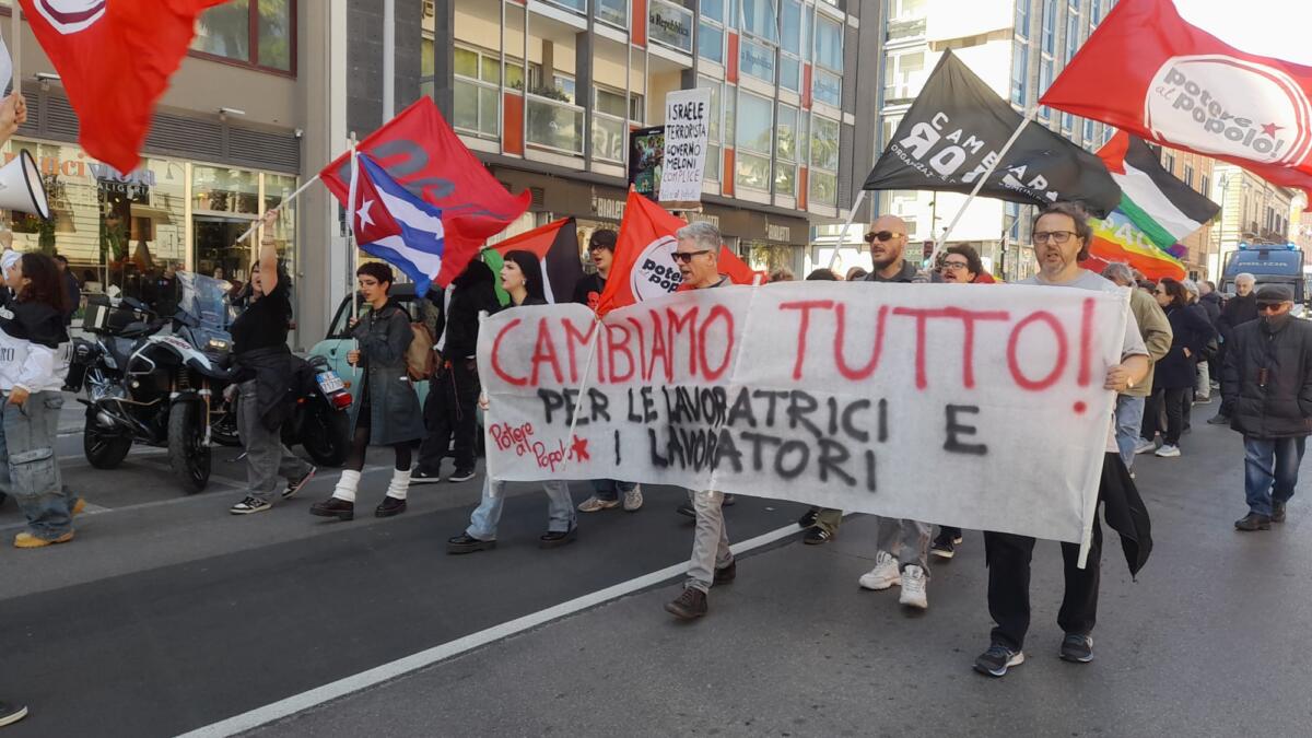 Galleria foto 'La Puglia in piazza per un Primo Maggio tra vertenze, diritti e musica: tutti i cortei – FOTO' - foto 1