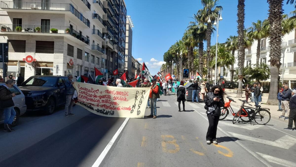 Galleria foto 'La Puglia in piazza per un Primo Maggio tra vertenze, diritti e musica: tutti i cortei – FOTO' - foto 3