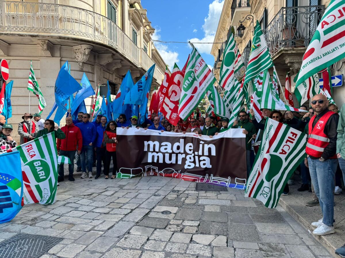 Galleria foto 'La Puglia in piazza per un Primo Maggio tra vertenze, diritti e musica: tutti i cortei – FOTO' - foto 7